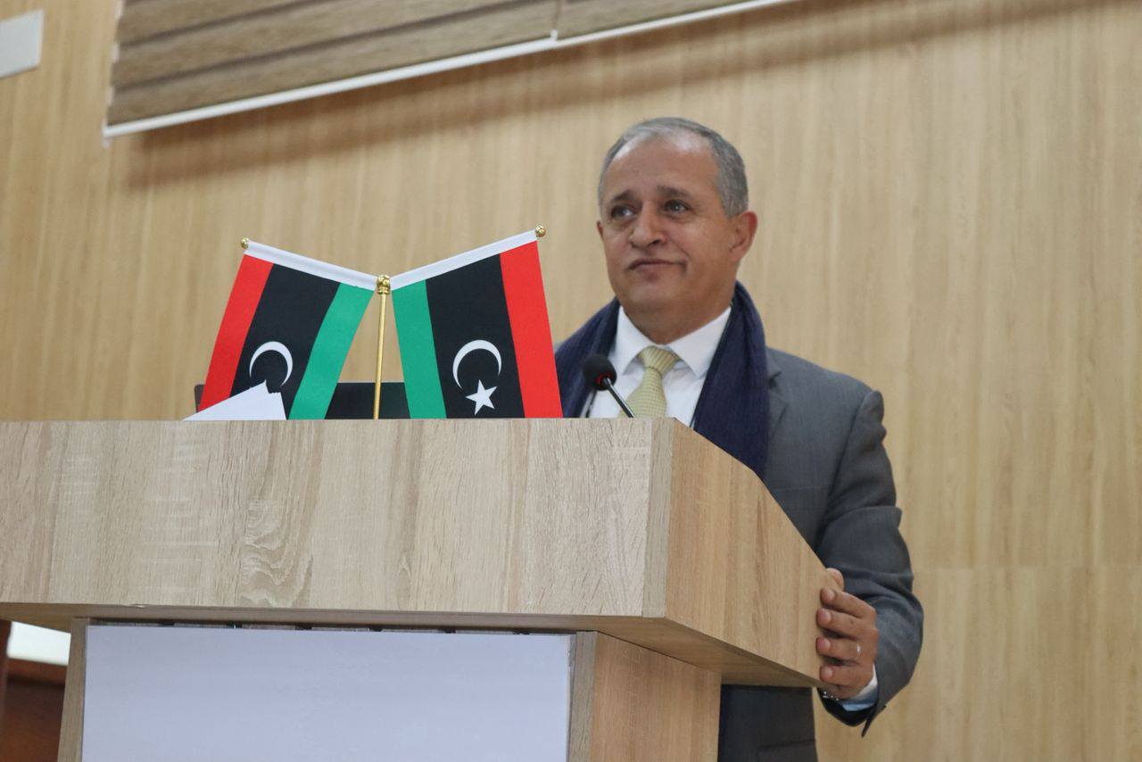 القطامين يطرح خارطة طريق لإدارة التعليم بالبيانات والذكاء الاصطناعي في بنغازي – ليبيا